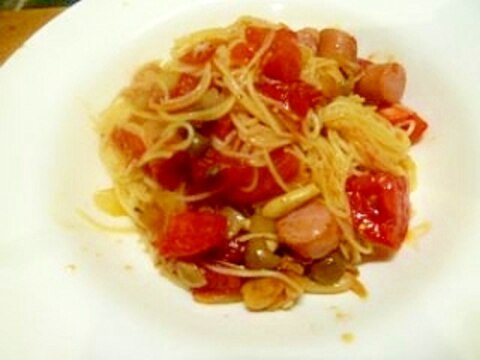 しめじとトマトとソーセージのスパゲッティ